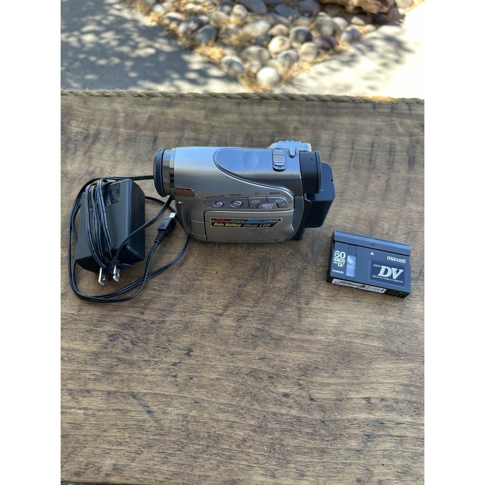JVC GR-D250U MiniDV Camcorder 25x Optical Zoom Battery Charger Tape Bag Tested